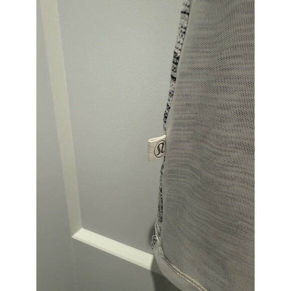 Lululemon Beat The Heat Short Sleeve Tiger Space Dye Black White Womens Size 8 - Picture 5 of 5